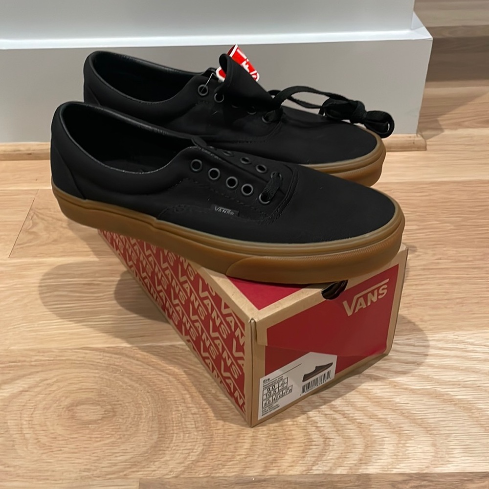 NEW Vans Era black size 9